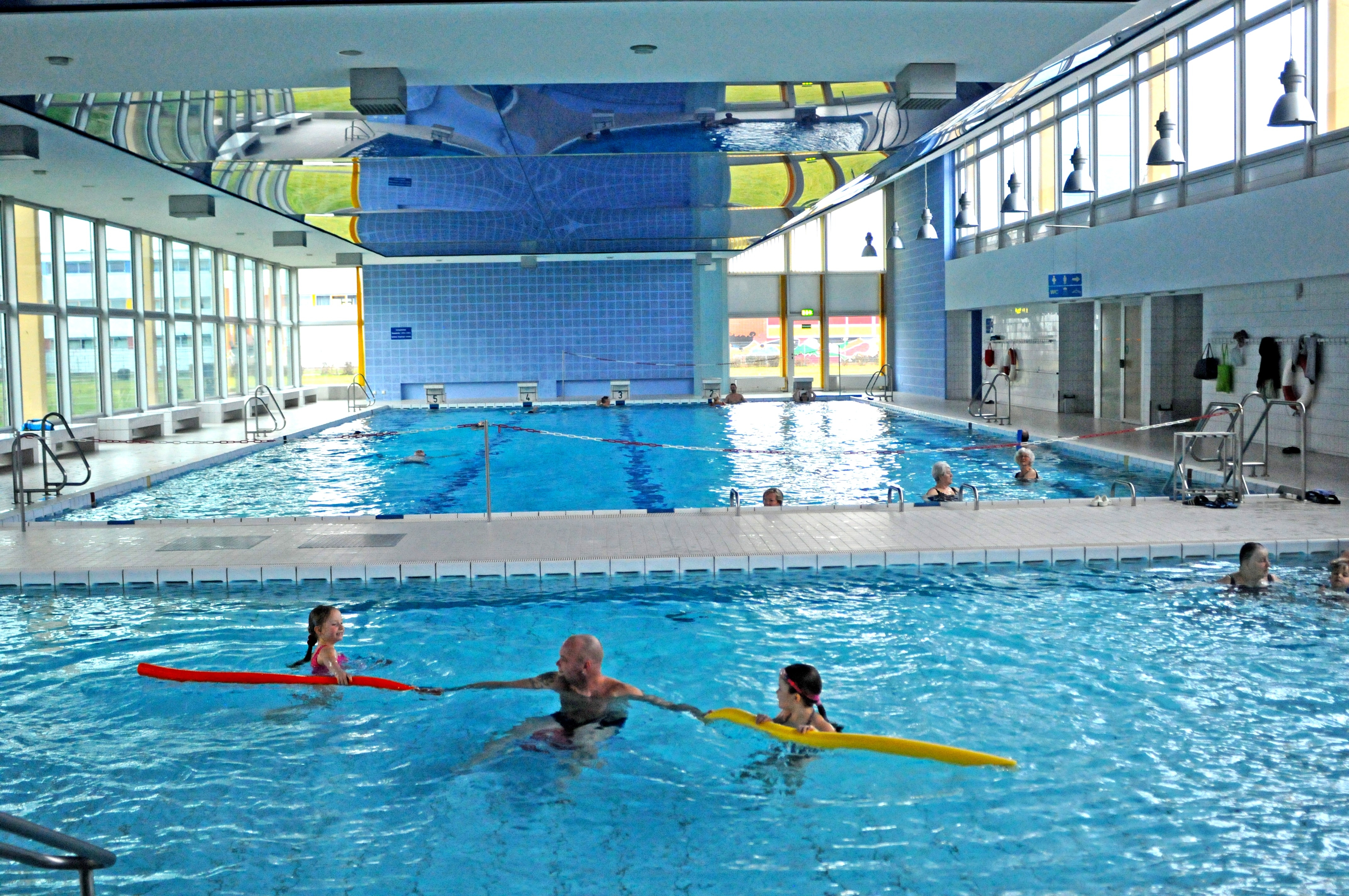 Bild_Hallenbad Auf dem Bild sieht man eine Foto vom Hallenbad