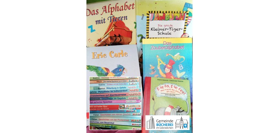 Im Foto zu sehen sind ABC-Lernbücher mit Reimen & Sprachspielen, „Die große Kleiner-Tiger-Schule“, erste Geschichten aus Reihen wie Bildermaus, Bilderdrache, Lesespatz und Lesefrosch, passend zum Lernfortschritt