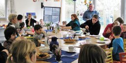 Familienfrühstück im Mehrgenerationenhaus