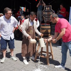 Der Bürgermeister Mark Pullmann nimmt an die Veranstaltung teil