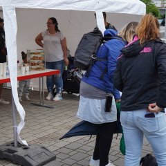 Auf dem Bild sieht man die Essenstände