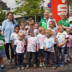 Auf dem Bild sieht man die Kinder