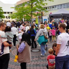Auf dem Bild sieht man das Publikum beim Jubiläums-Spendenlauf