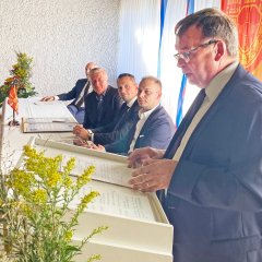 Auf dem Bild sieht man die Verschwisterung