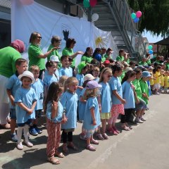 Kinder der KITA Wichernweg an der 30 Jährige Jubiläums Programm