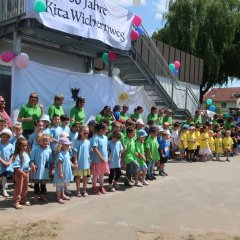 Kinder der KITA Wichernweg an der Jubiläums Programm