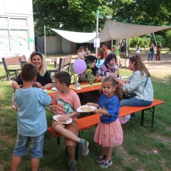 Essen bei der Jubiläums Programm der KITA Wichernweg