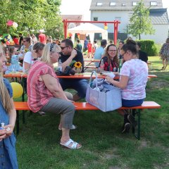 Menschen an der Jubiläums Programm der KITA Wichernweg