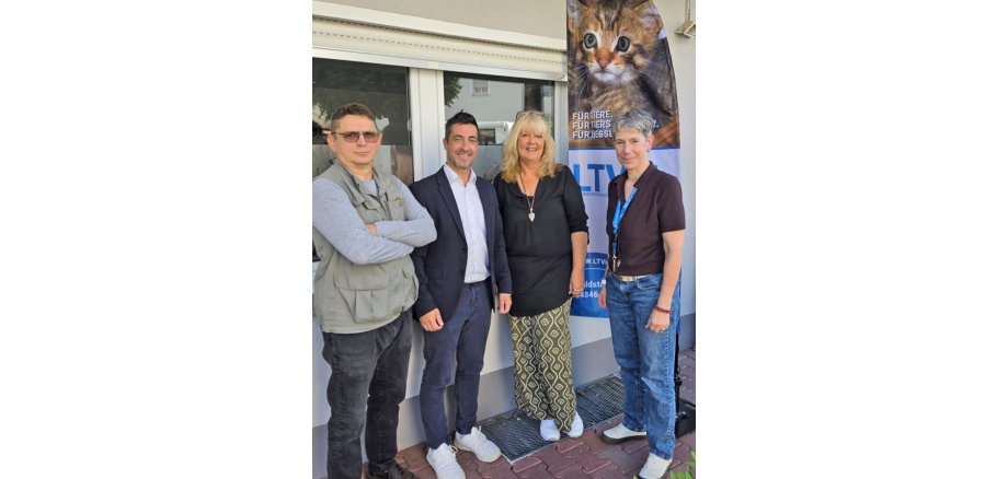 Auf dem Bild sieht man der Bürgermeister Mark Pullmann, Dr. Alex Smetana, Umweltamt mit Sigrid Faust-Schmidt und Alexandra Egli
