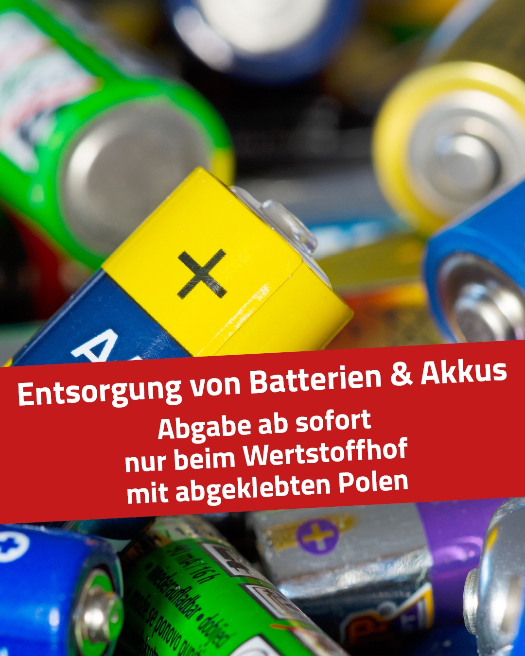 Auf dem Foto sieht man das Plakat zur Entsorgung von Batterien und Akkus