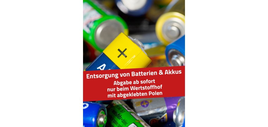 Auf dem Foto sieht man das Plakat zur Entsorgung von Batterien und Akkus