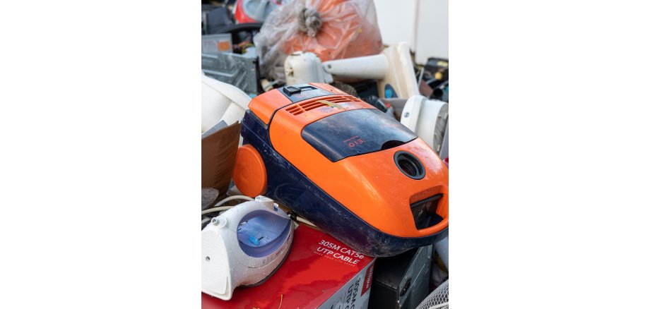 Termine Sammlung Sondermüll Gebrauchte Feuerlöscher, Altöl, Lacksprühdosen und die Gefahrensymbole auf den Produkten, die beim Schadstoffmobil abgegeben werden müssen