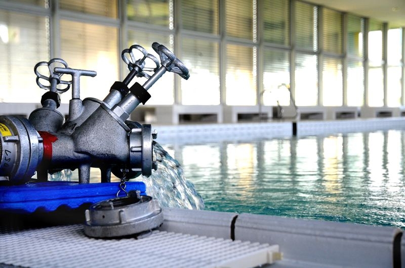 Hallenbad - Wasserschlauch