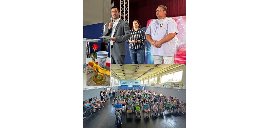 Die Fotocollage zeigt weiterhin die Medaille sowie ein Foto der Besucher in der Athletenhalle