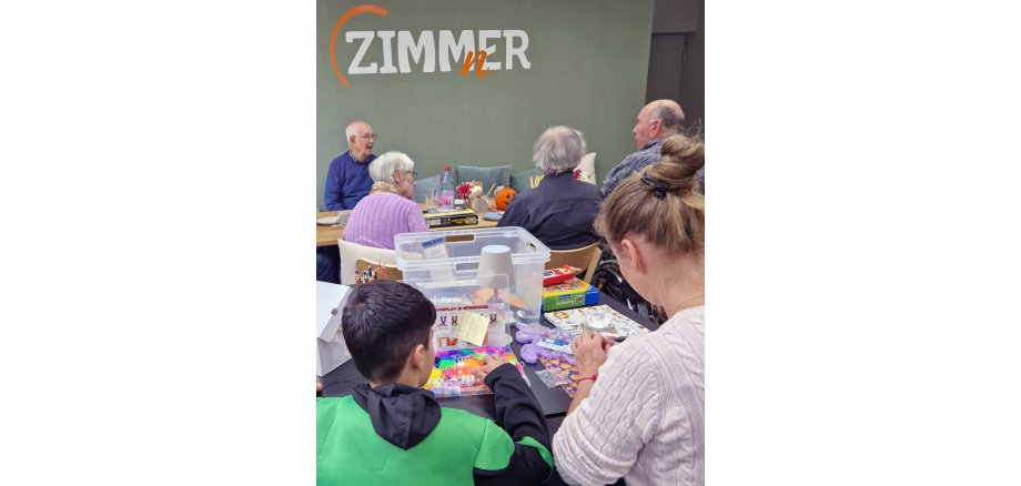 Auf dem Foto sieht man die Teilnehmer beim Spielen