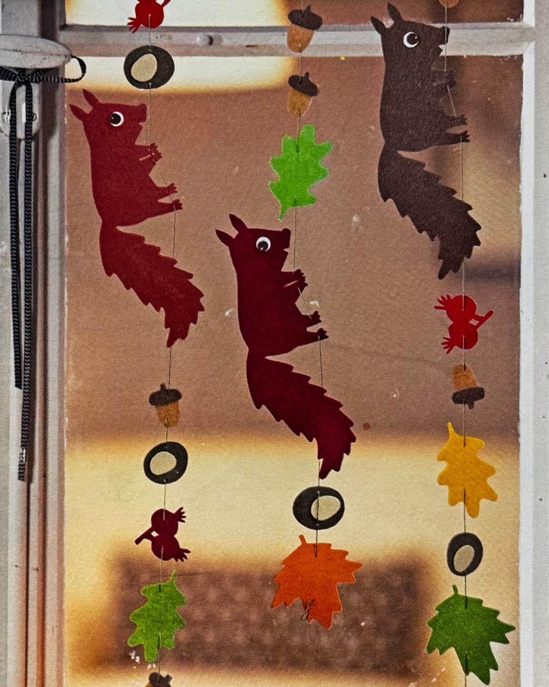 Freitags im Café kreativ Auf dem Foto sieht man Teilnehmende beim Spielen