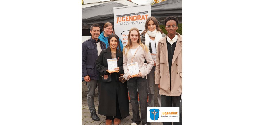 Jugendrat-Kürbismarkt Auf dem Foto sind 6 Jugendratsmitglieder zu sehen