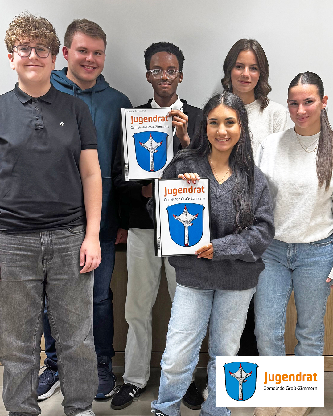 Auf dem Foto sind 6 Jugendratsmitglieder zu sehen