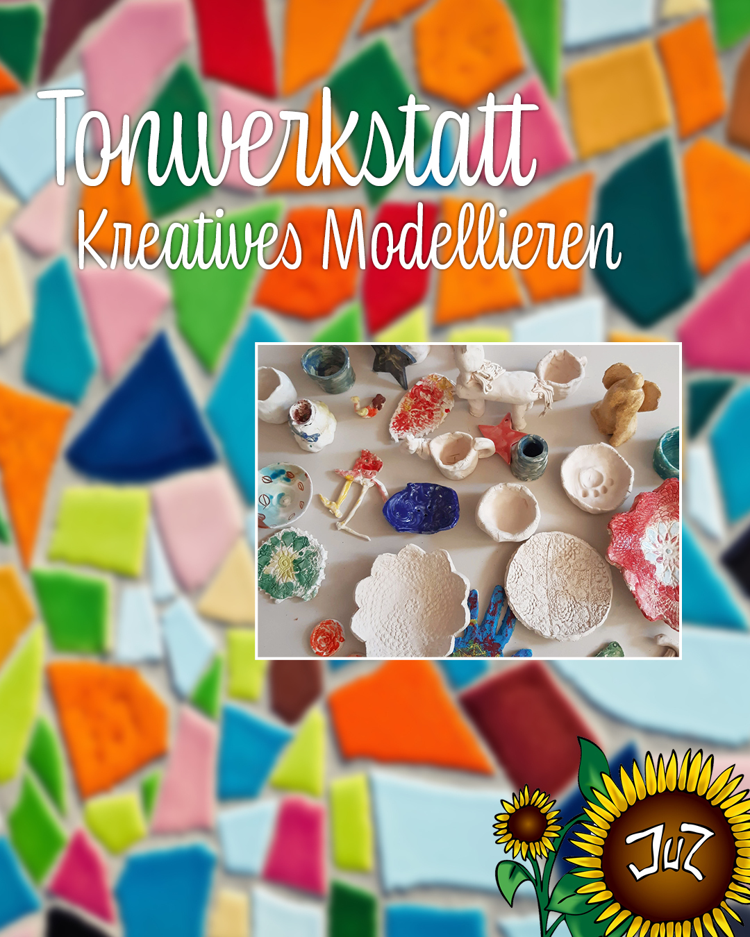 Tonwerkstatt Ergebnisse aus vorheriger Tonwerkstatt und im HIntergrund ein Mosaik