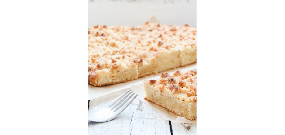 Café kreativ – freitags im ZIMMnER Auf dem Bild sieht man einen Streuselkuchen