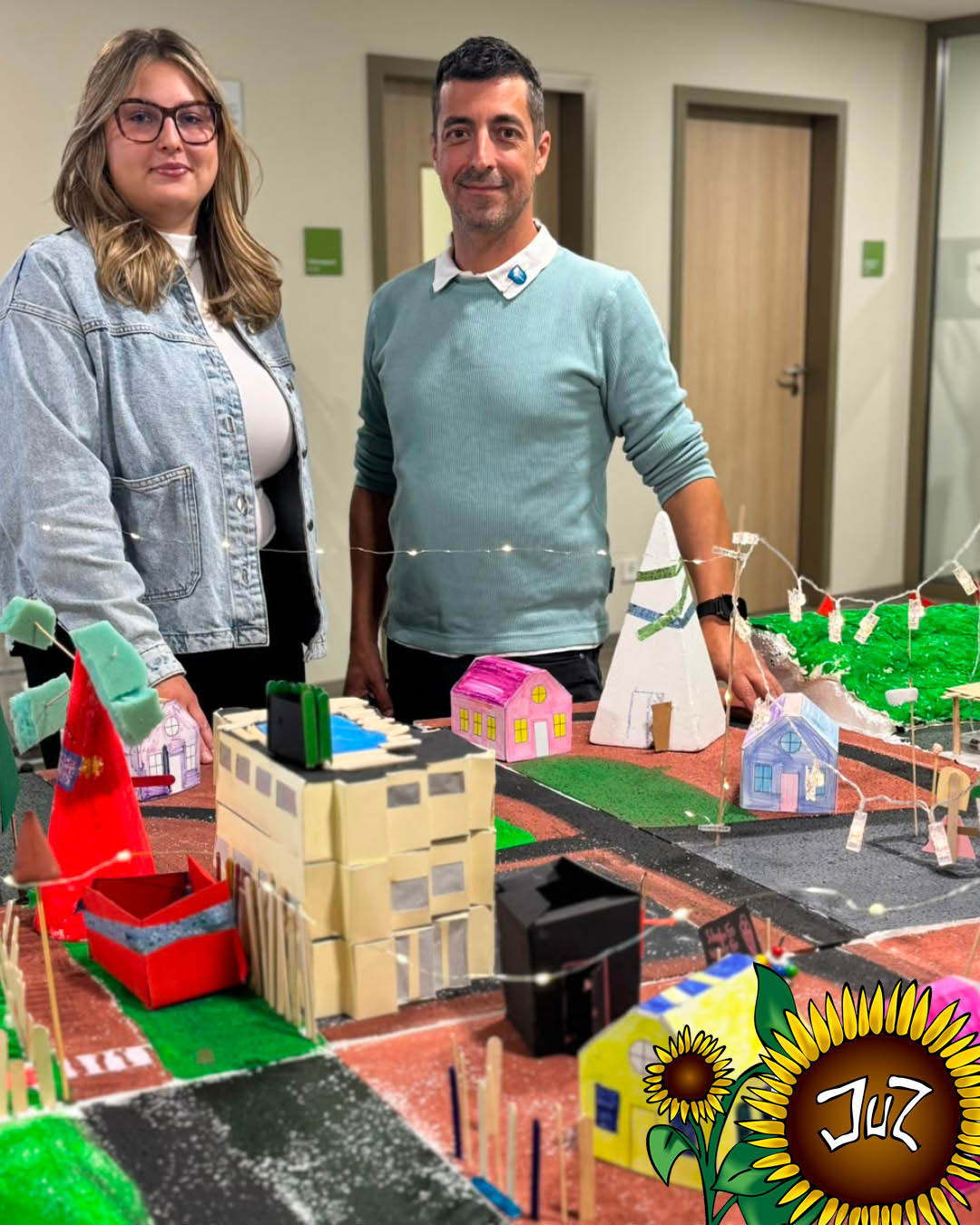 Groß-Zimmern aus Kinderhand Auf dem Foto ist der Bürgermeister Mark Pullmann gemeinsam mit Svenja Pertzsch zu sehen