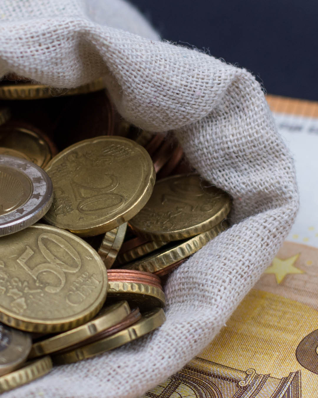 Vereinsförderung Auf dem Foto sieht man Geld