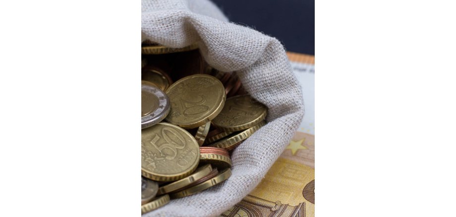 Vereinsförderung Auf dem Foto sieht man Geld