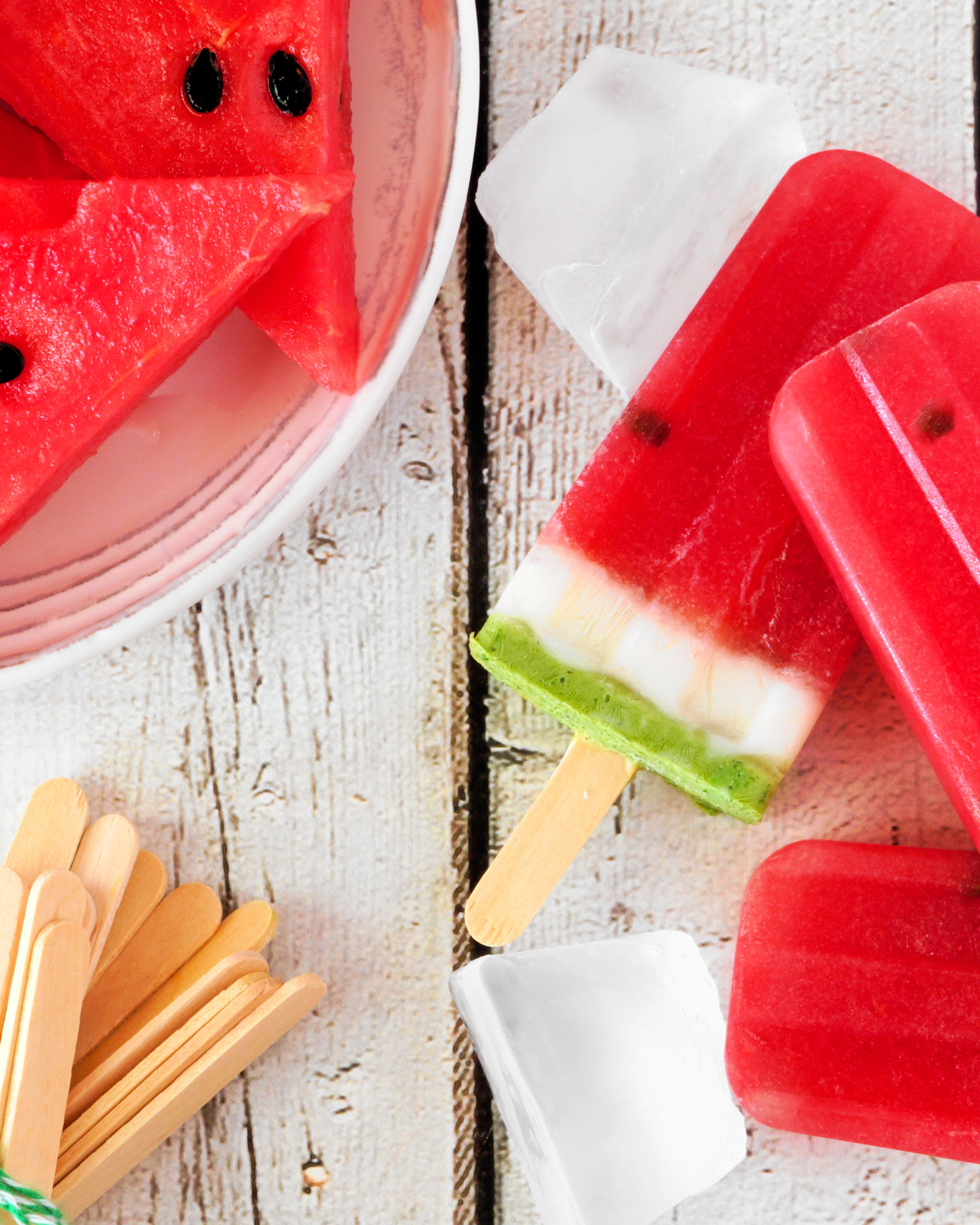 Café kreativ – freitags im ZIMMnER Auf dem Foto sieht man Eis und Wassermelone