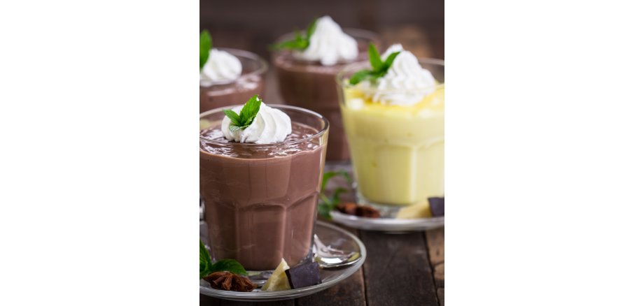 Café kreativ – freitags im ZIMMnER Auf dem Bild sieht man Schoko- und Vanille Pudding