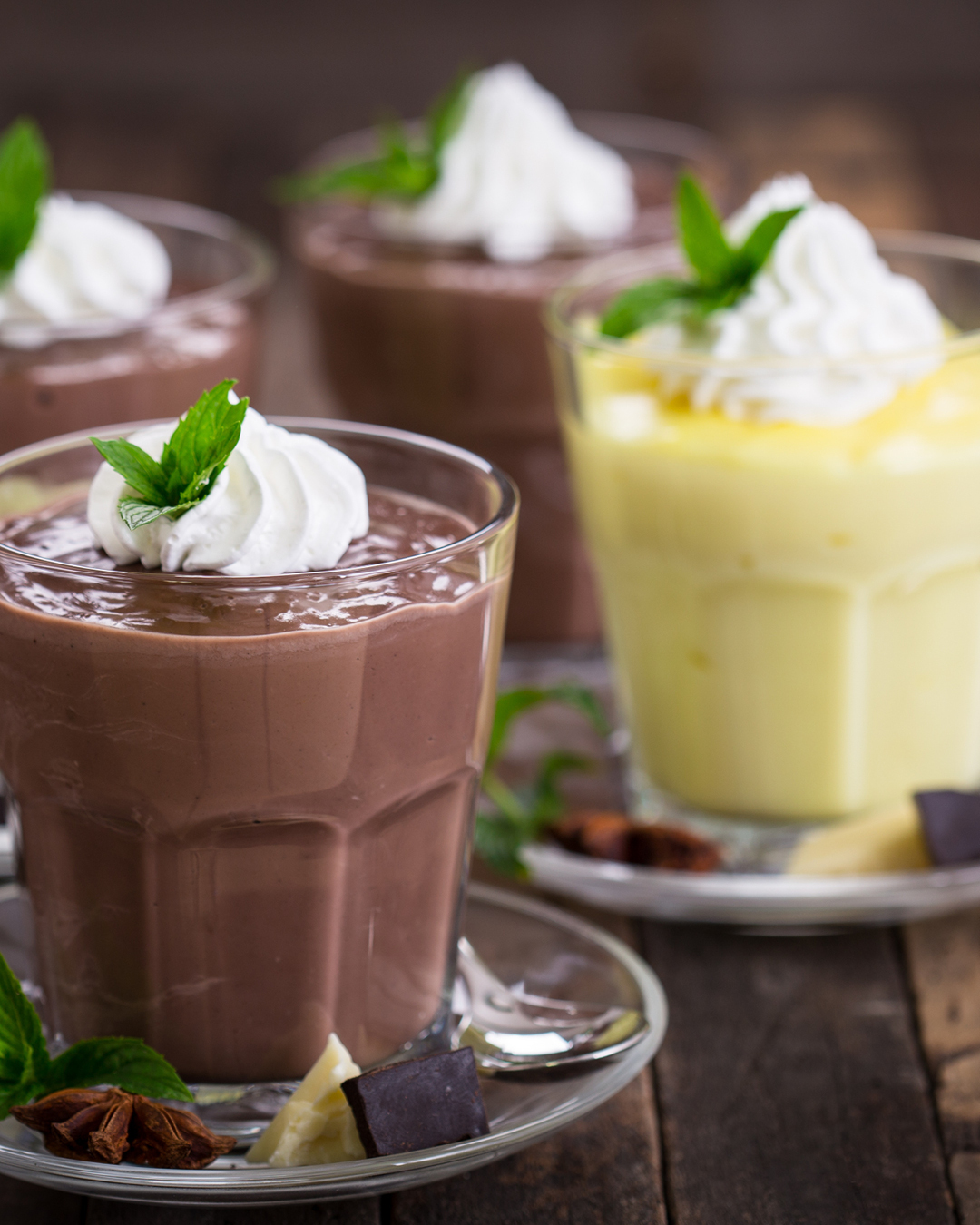 Café kreativ – freitags im ZIMMnER Auf dem Bild sieht man Schoko- und Vanille Pudding