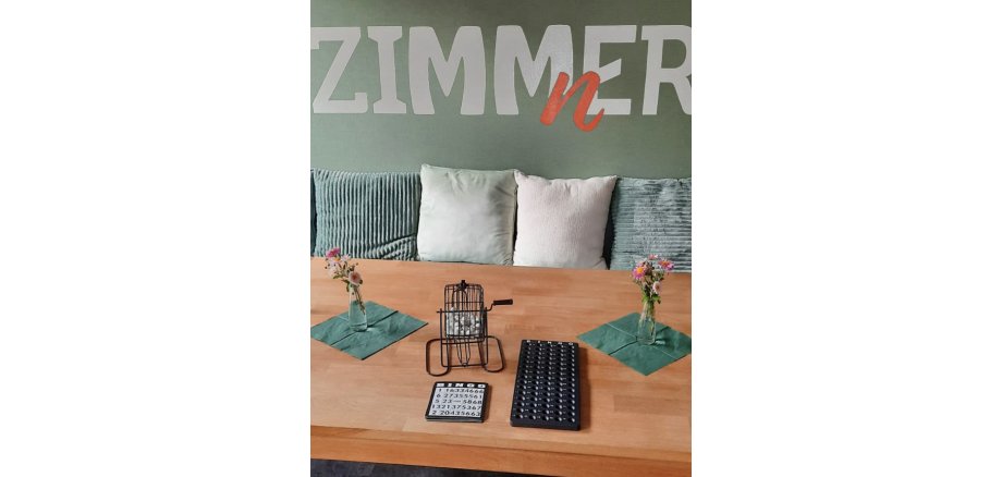 Café kreativ – freitags im ZIMMnER Auf dem Bild sieht man das Bingo Spiel im ZIMMnER