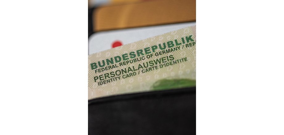 Gebührenerhöhung Pass- und Ausweiswesen Auf dem foto sieht man den Ausschnitt eines Personalausweises
