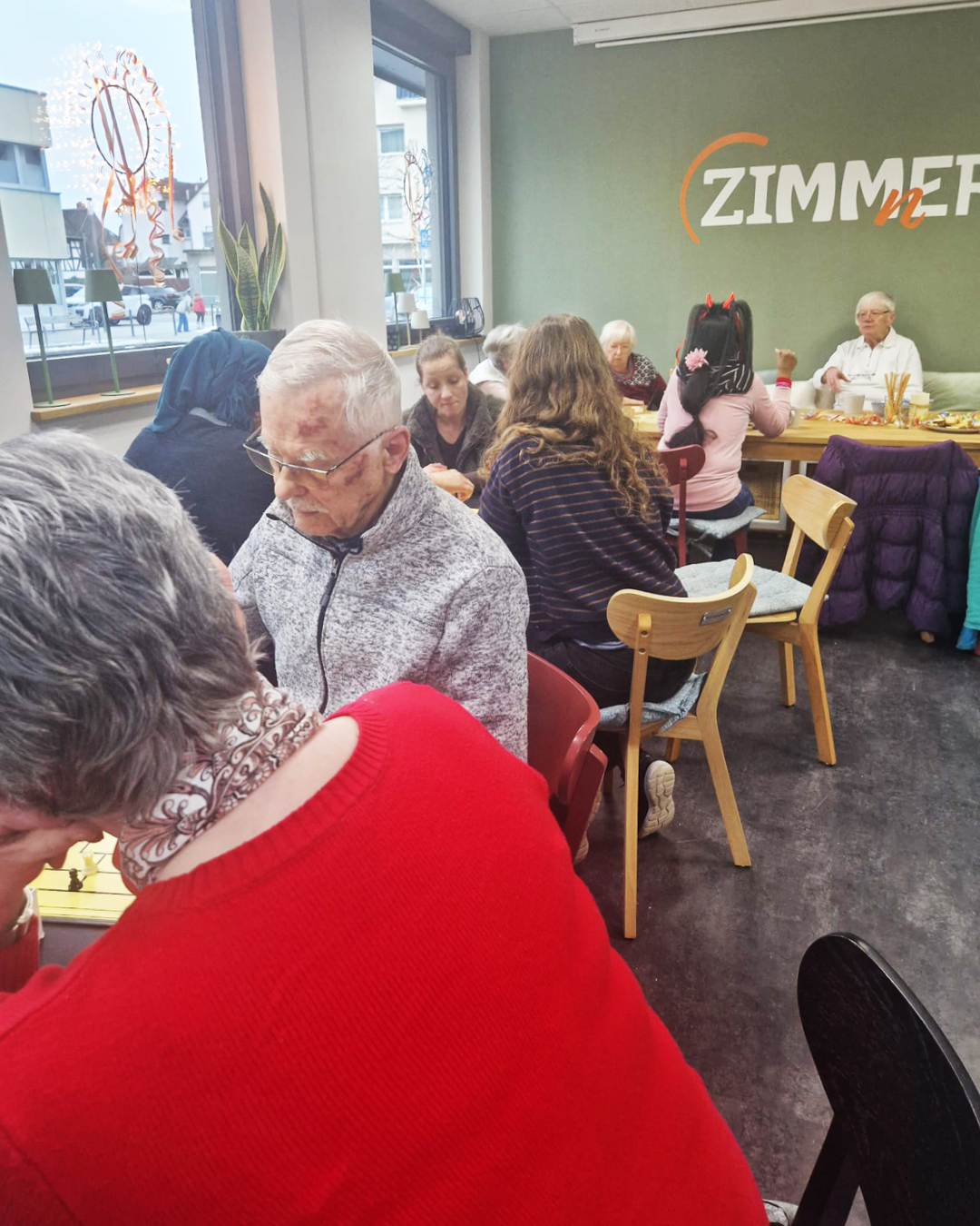 Auf dem Foto sind Teilnehmende zu sehen