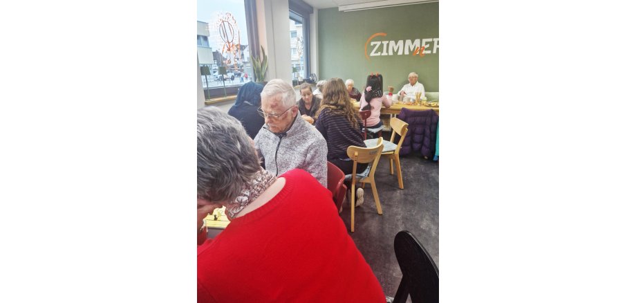 Auf dem Foto sind Teilnehmende zu sehen