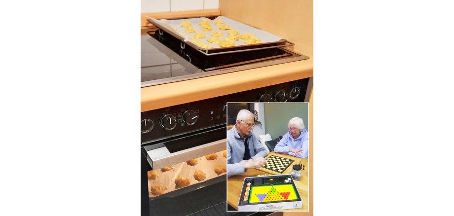 Im großen Foto sieht man Plätzchen im Backofen, im kleinen Foto zwei Teilnehmende beim Mühlespielen